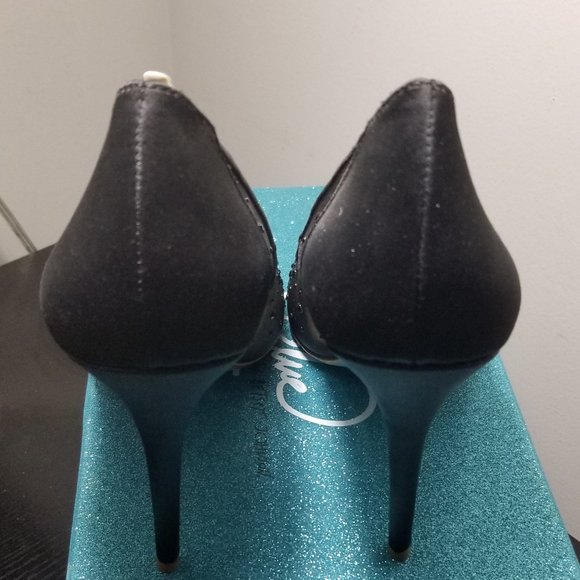 Betsey Johnson - Picture 5 of 5